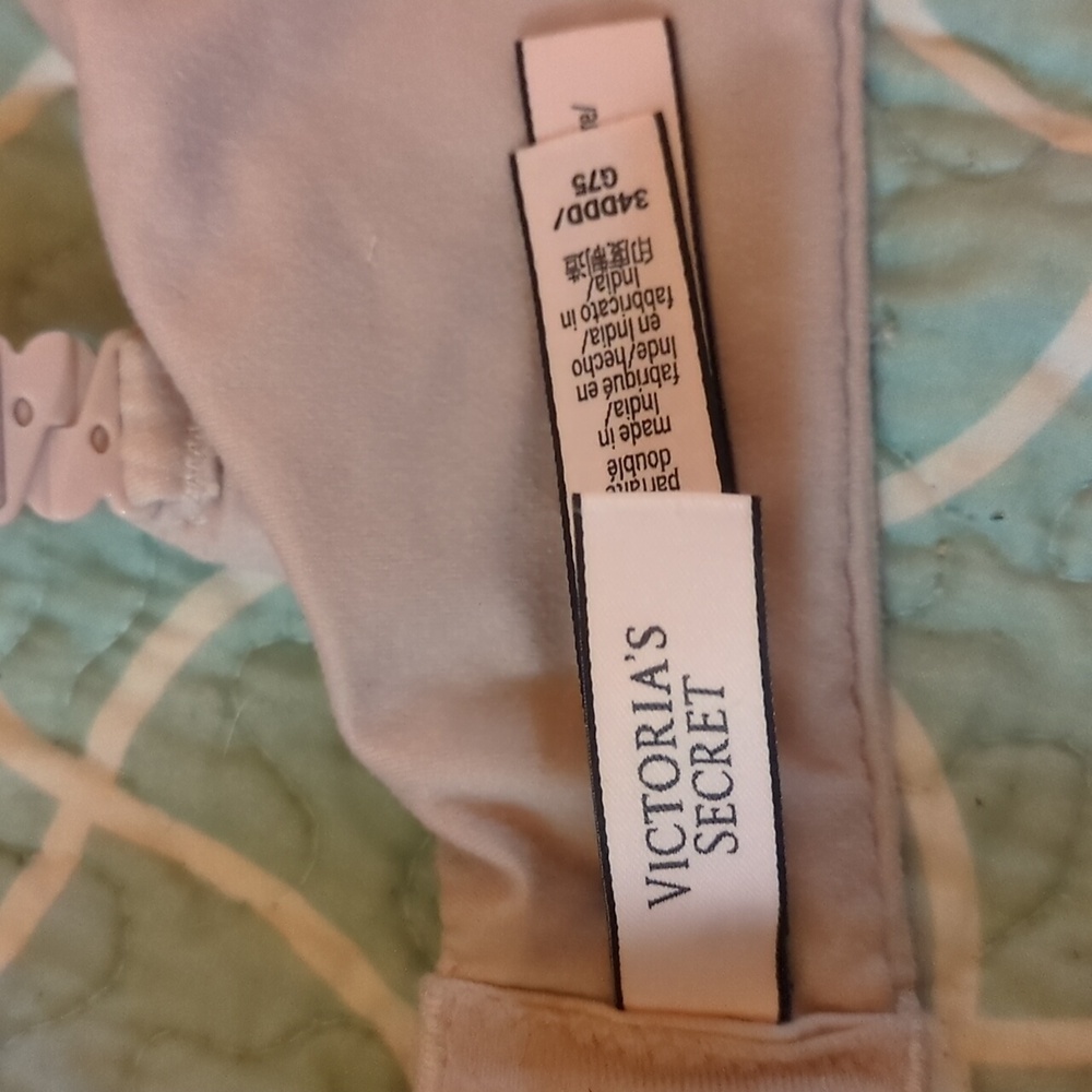 Two 36 DDD Victoria's secret body by Victoria bras